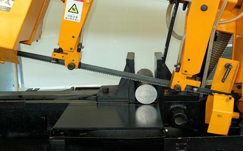 长顺数控带锯床自动送料精度会出现偏差吗？