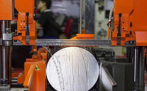 长顺立式金属带锯床切削出现跑带故障解决方法！